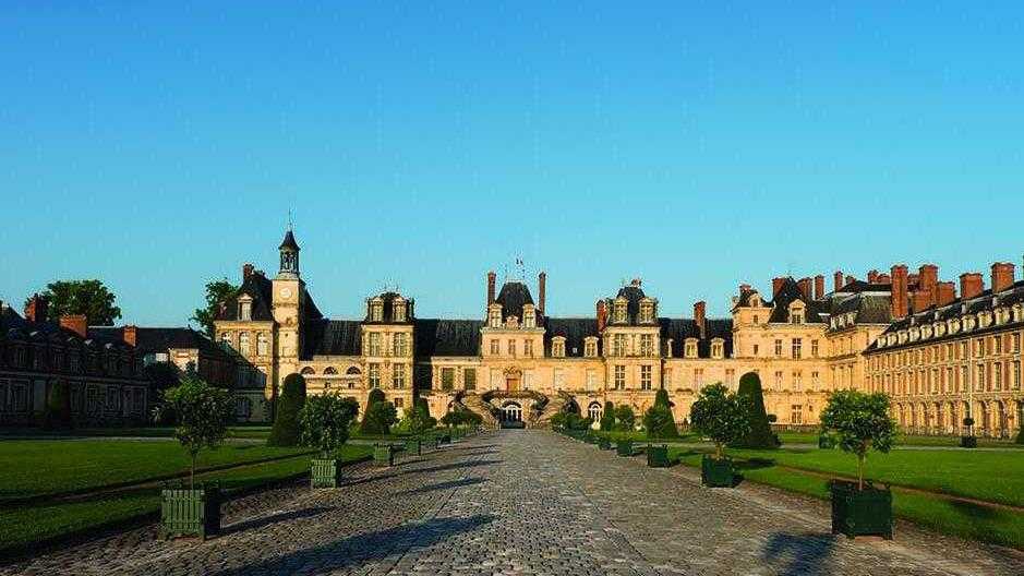 ARCHI/MAPS — The Chateau de Fontainebleau, France